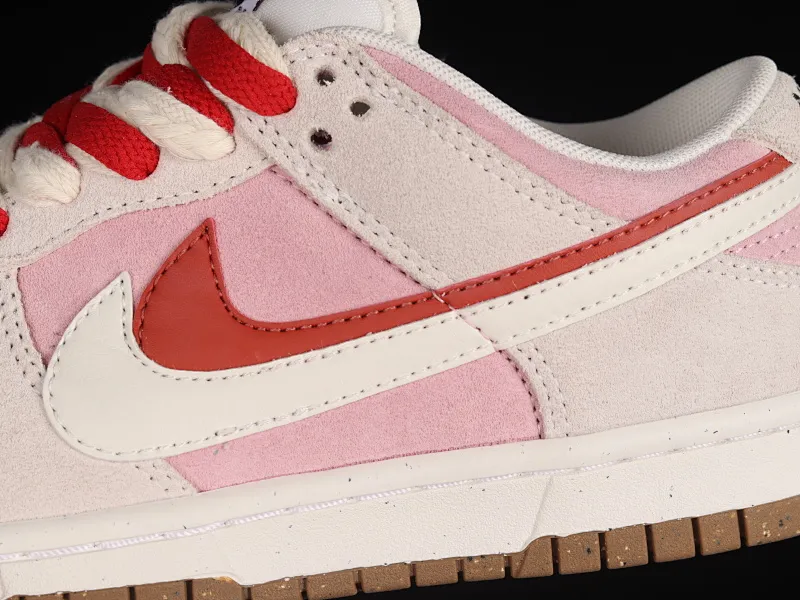 All categories Nk SB Dunk series Nk SB Dunk Low low-top sneakers Nk SB Dunk Low "85" red and white double hook SB low-top sports and leisure sneakers DO9457-100